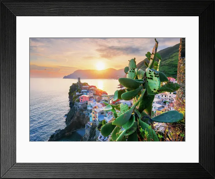 Framed Print : Vernazza, Cinque Terre, Liguria, italy Framed Print : Vernazza, Cinque Terre, Liguria, italy
