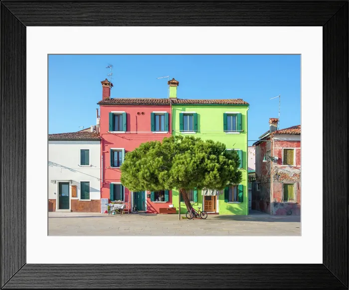 Framed Print : Colourful houses on the island of Burano, Venice, Italy Framed Print : Colourful houses on the island of Burano, Venice, Italy