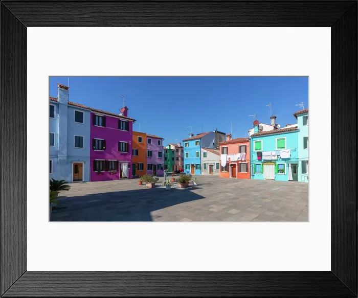 Framed Print : Colourful buildings on the island of Burano, Venice, Italy Framed Print : Colourful buildings on the island of Burano, Venice, Italy