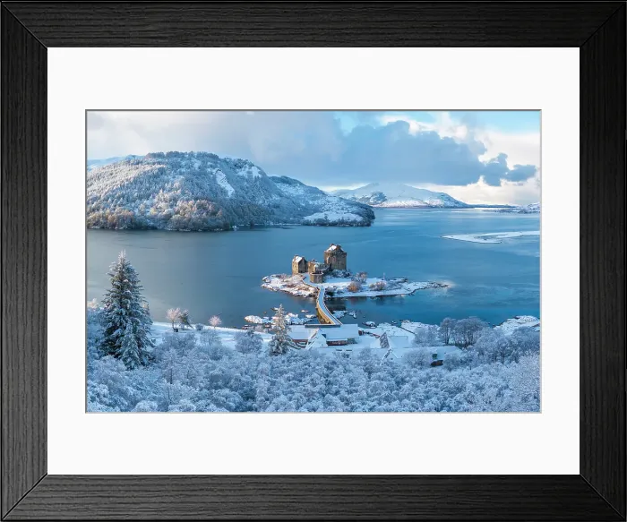 Framed Print : Snowy morning at Eilean Donan Castle on Loch Duich, Dornie, Western Highlands, Scotland, United Kingdom