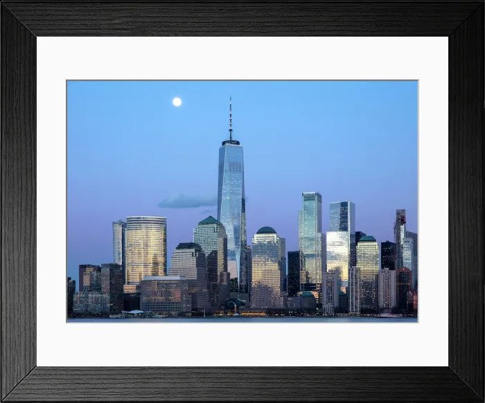 Framed Print : Manhattan and the One World Trade Centre at dusk, from the Exchange Place, Jersey City, New Jersey, USA Framed Print : Manhattan and the One World Trade Centre at dusk, from the Exchange Place, Jersey City, New Jersey, USA