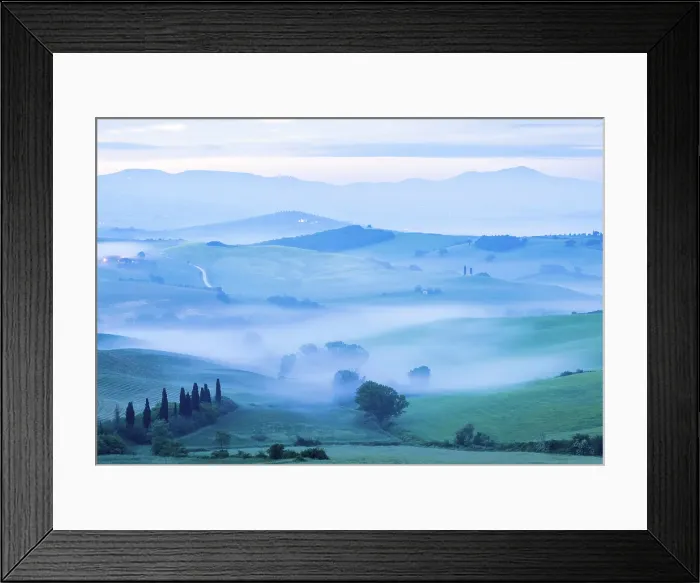 Framed Print : Misty morning in the Val D'orcia, Tuscany, Italy Framed Print : Misty morning in the Val D'orcia, Tuscany, Italy