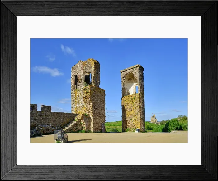 Framed Print : The castle of Montemor-o-Novo. Alentejo, Portugal Framed Print : The castle of Montemor-o-Novo. Alentejo, Portugal