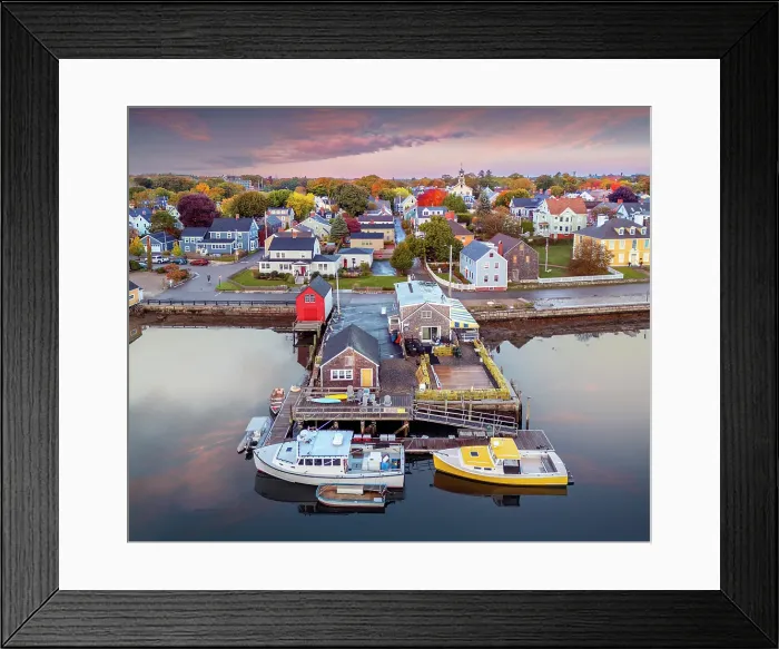 Framed Print : Historic Homes at the Piscatagua River and Fishing Boats, Portsmouth, New Hampshire, New England, USA Framed Print : Historic Homes at the Piscatagua River and Fishing Boats, Portsmouth, New Hampshire, New England, USA