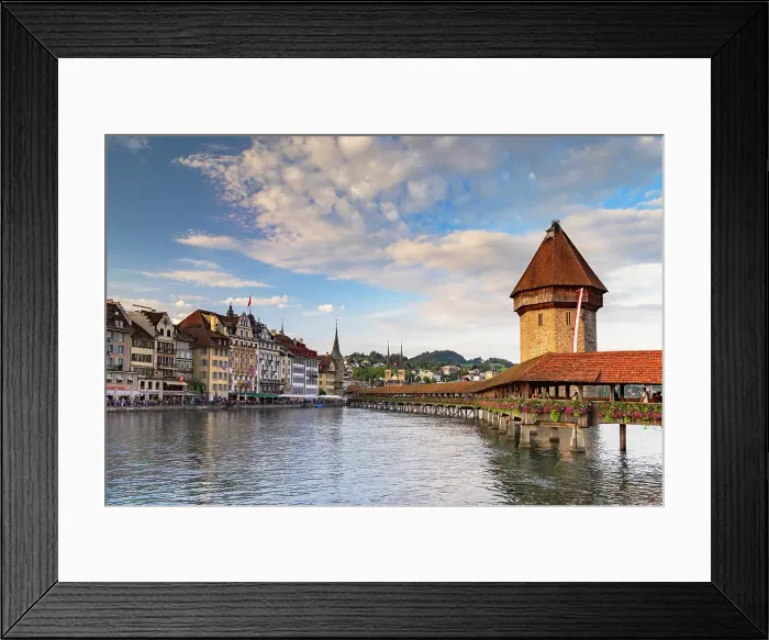 Framed Print : Chapel Bridge and Reuss River, Lucerne, Switzerland Framed Print : Chapel Bridge and Reuss River, Lucerne, Switzerland
