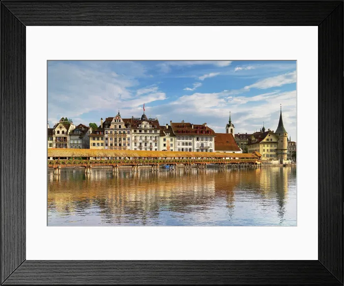 Framed Print : Chapel Bridge and Reuss River, Lucerne, Switzerland Framed Print : Chapel Bridge and Reuss River, Lucerne, Switzerland