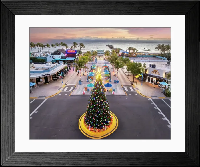 Framed Print : Aerial View of Lauderdale by the Sea with christmas Decorations and Christmas Tree, Christmas by the Beach Lauderdale by the Sea, Fort Lauderdale, Florida, USA Framed Print : Aerial View of Lauderdale by the Sea with christmas Decorations and Christmas Tree, Christmas by the Beach Lauderdale by the Sea, Fort Lauderdale, Florida, USA