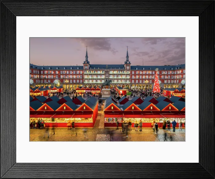 Framed Print : Christmas market in Plaza Mayor, Madrid, Spain Framed Print : Christmas market in Plaza Mayor, Madrid, Spain
