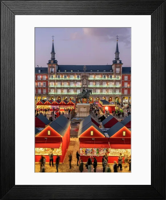 Framed Print : Christmas market in Plaza Mayor, Madrid, Spain Framed Print : Christmas market in Plaza Mayor, Madrid, Spain