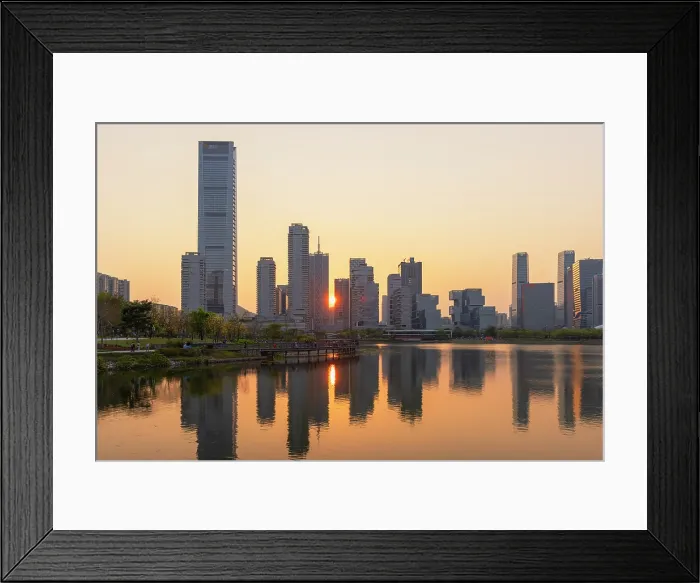 Framed Print : One Shenzhen Bay Tower and skyline at sunset, Shenzhen Bay, Shenzhen, Guangdong, China