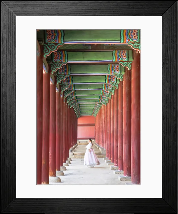 Framed Print : Woman wearing traditional hanbok dress passing corridor of Geunjeongjeon courtyard inside Gyeongbokgung Palace, Seoul, Seoul Metropolitan Area, South Korea Framed Print : Woman wearing traditional hanbok dress passing corridor of Geunjeongjeon courtyard inside Gyeongbokgung Palace, Seoul, Seoul Metropolitan Area, South Korea