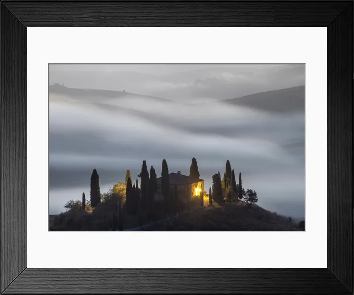 Framed Print : Podere Belvedere and mist-filled Val d'Orcia at dawn, San Quirico d'Orcia, Tuscany, Italy Framed Print : Podere Belvedere and mist-filled Val d'Orcia at dawn, San Quirico d'Orcia, Tuscany, Italy