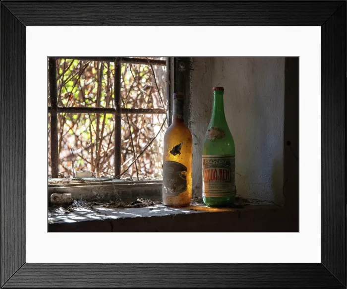 Framed Print : Old bottles on window ledge in a derelict farmhouse, Cosona, near Pienza, Tuscany, Italy Framed Print : Old bottles on window ledge in a derelict farmhouse, Cosona, near Pienza, Tuscany, Italy