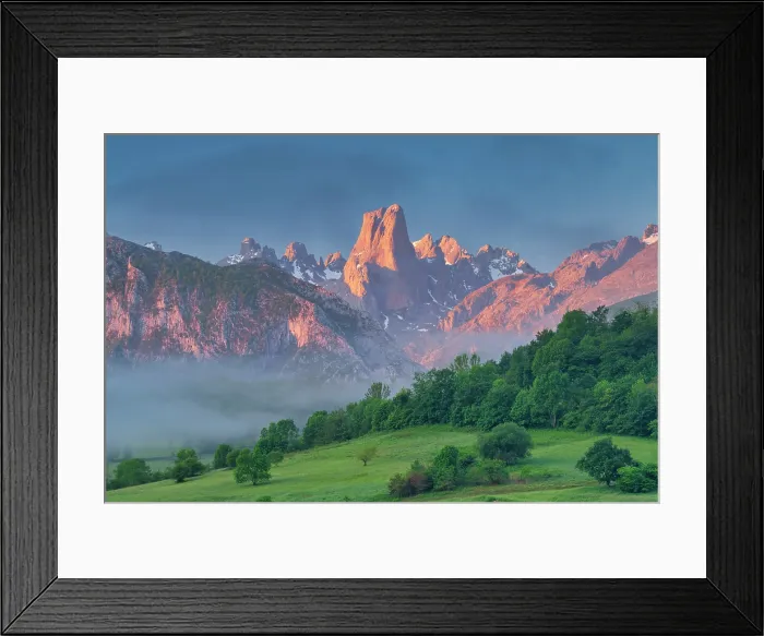 Framed Print : Naranjo de Bulnes at Dawn, Cantabrian Mountains, Picos de Europa National Park, Northern Spain