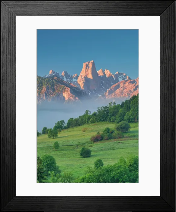 Framed Print : Naranjo de Bulnes at Dawn, Cantabrian Mountains, Picos de Europa National Park, Northern Spain