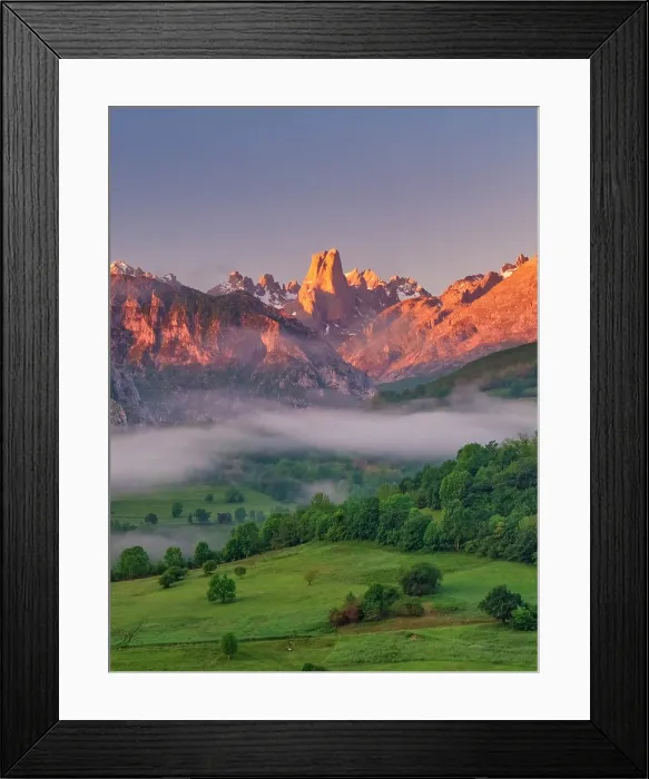 Framed Print : Naranjo de Bulnes at Dawn, Cantabrian Mountains, Picos de Europa National Park, Northern Spain Framed Print : Naranjo de Bulnes at Dawn, Cantabrian Mountains, Picos de Europa National Park, Northern Spain