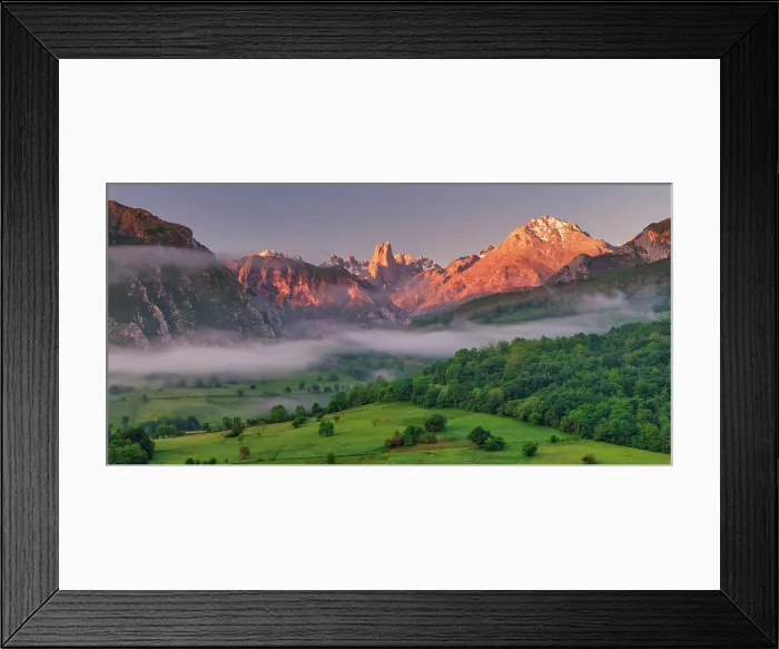 Framed Print : Naranjo de Bulnes at Dawn, Cantabrian Mountains, Picos de Europa National Park, Northern Spain Framed Print : Naranjo de Bulnes at Dawn, Cantabrian Mountains, Picos de Europa National Park, Northern Spain