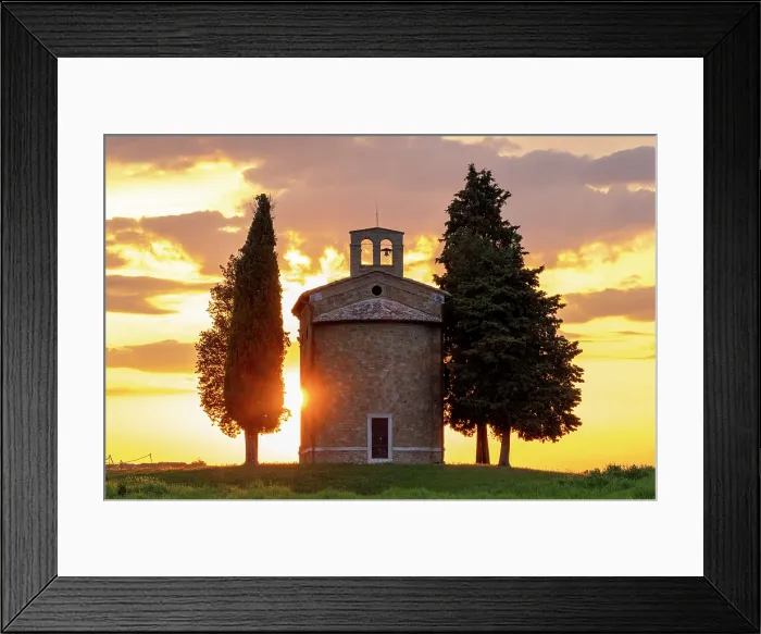 Framed Print : The Chapel of Madonna di Vitaleta at sunset. Val d'Orcia, near San Quirico d'Orcia, Tuscany, Italy Framed Print : The Chapel of Madonna di Vitaleta at sunset. Val d'Orcia, near San Quirico d'Orcia, Tuscany, Italy
