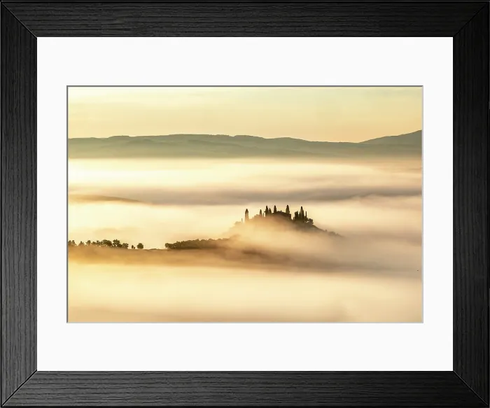 Framed Print : Podere Belvedere shrouded in mist at dawn, Val d'Orcia at dawn, San Quirico d'Orcia, Tuscany, Italy Framed Print : Podere Belvedere shrouded in mist at dawn, Val d'Orcia at dawn, San Quirico d'Orcia, Tuscany, Italy