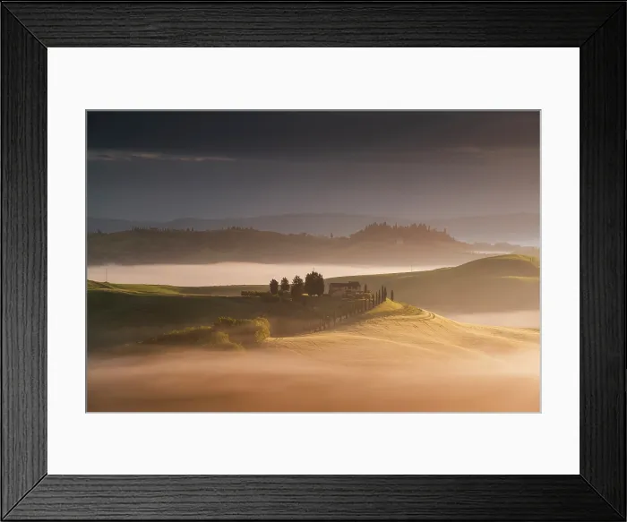 Framed Print : Farmhouse at sunrise, Val d'Orcia, Tuscany, Italy Framed Print : Farmhouse at sunrise, Val d'Orcia, Tuscany, Italy