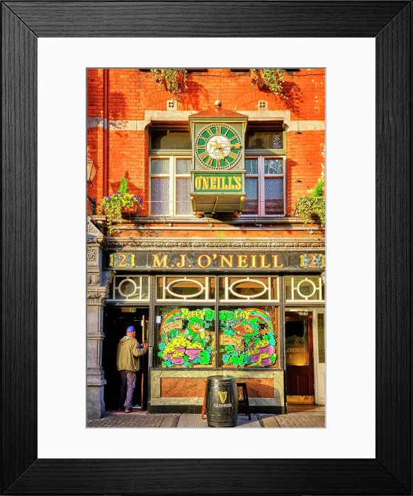 Framed Print : An Irish Bar. Dublin, Republic of Ireland Framed Print : An Irish Bar. Dublin, Republic of Ireland
