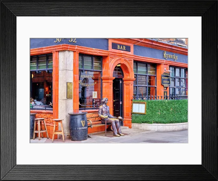 Framed Print : A Statue of Oscar Wilde sitting in front of the building where he lived for so many years. Dublin, Republic of Ireland Framed Print : A Statue of Oscar Wilde sitting in front of the building where he lived for so many years. Dublin, Republic of Ireland
