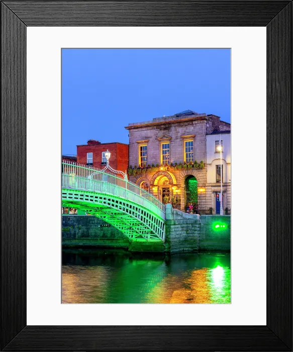 Framed Print : The Ha'penny Bridge at Dusk, Dublin, Ireland Framed Print : The Ha'penny Bridge at Dusk, Dublin, Ireland