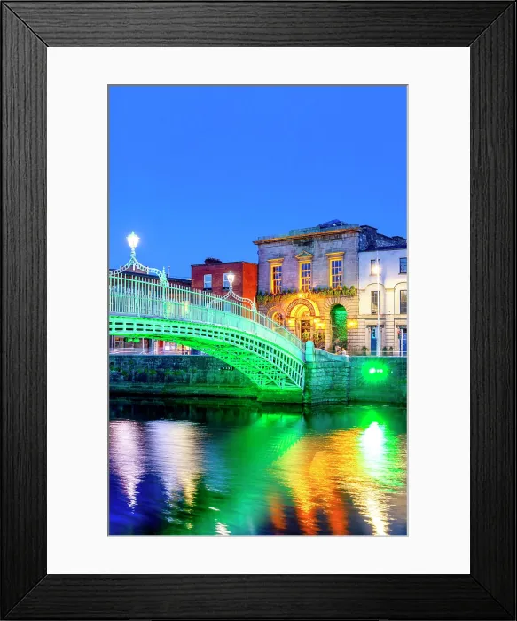 Framed Print : The Ha'penny Bridge at Dusk, Dublin, Ireland Framed Print : The Ha'penny Bridge at Dusk, Dublin, Ireland