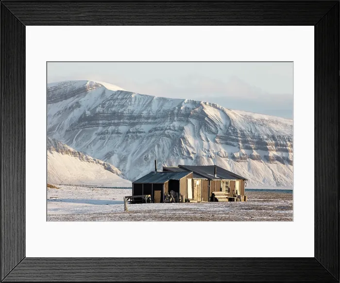 Framed Print : Hunter's cabin with snowy mountains behind, Skansbukta, Billefjorden, Svalbard, Norway Framed Print : Hunter's cabin with snowy mountains behind, Skansbukta, Billefjorden, Svalbard, Norway