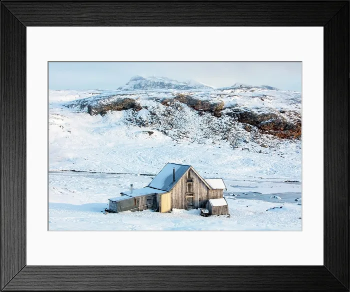 Framed Print : Old wooden cabin in stunning Arctic landscape. Camp Mansfield, Ny London, Blomstrandoya, Svalbard, Norway Framed Print : Old wooden cabin in stunning Arctic landscape. Camp Mansfield, Ny London, Blomstrandoya, Svalbard, Norway