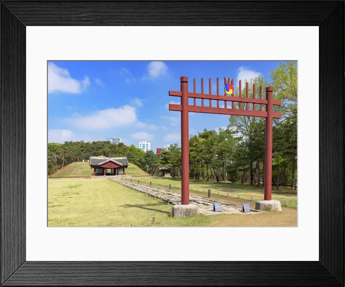 Framed Print : Jeongneung (Tomb of King Jungjong), Gangnam, Seoul, South Korea Framed Print : Jeongneung (Tomb of King Jungjong), Gangnam, Seoul, South Korea