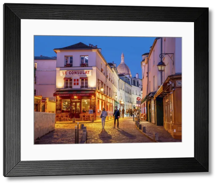 Framed Print : Le Consulat Cafe, Montmartre, Paris, France Framed Print : Le Consulat Cafe, Montmartre, Paris, France