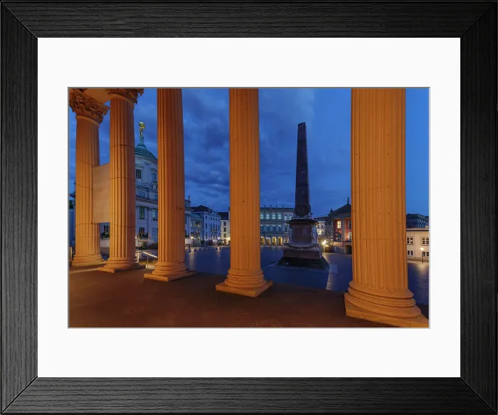 Framed Print : Von der Nikaiakirche zum Alten Markt mit Altem Rathaus und Obelisk, Potsdam, Brandenburg, Deutschland