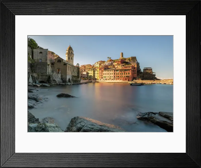 Framed Print : Vernazza, Cinque Terre, La Spezia district, Liguria, Italy Framed Print : Vernazza, Cinque Terre, La Spezia district, Liguria, Italy