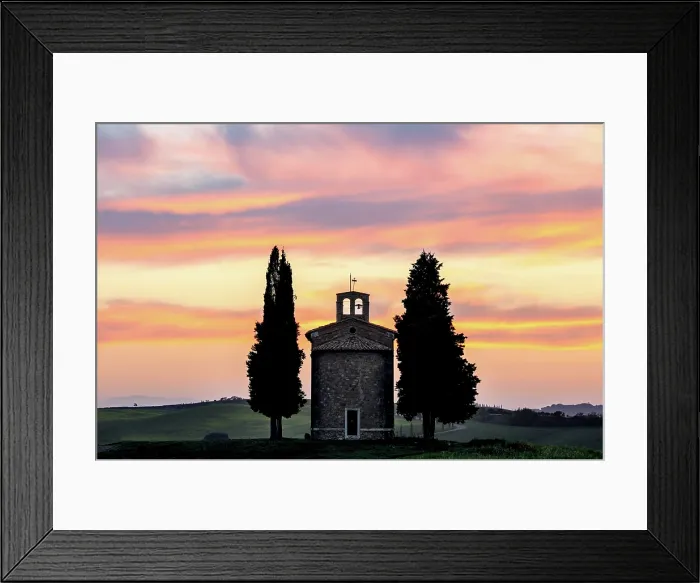 Framed Print : The Chapel of Madonna di Vitaleta at sunset. Val d'Orcia, near San Quirico d'Orcia, Tuscany, Italy Framed Print : The Chapel of Madonna di Vitaleta at sunset. Val d'Orcia, near San Quirico d'Orcia, Tuscany, Italy