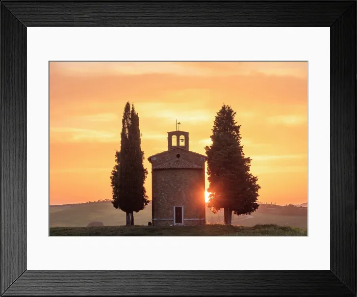 Framed Print : The Chapel of Madonna di Vitaleta at sunset. Val d'Orcia, near San Quirico d'Orcia, Tuscany, Italy Framed Print : The Chapel of Madonna di Vitaleta at sunset. Val d'Orcia, near San Quirico d'Orcia, Tuscany, Italy