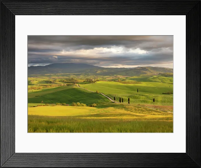 Framed Print : Val d'Orcia with Terrapille Farmhouse (featured in Gladiator movie) in the distance, near Pienza, Tuscany, Italy Framed Print : Val d'Orcia with Terrapille Farmhouse (featured in Gladiator movie) in the distance, near Pienza, Tuscany, Italy