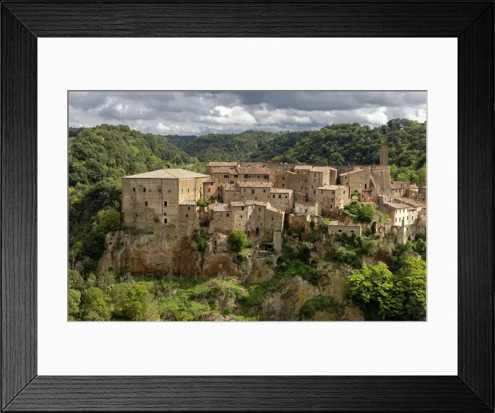 Framed Print : The medieval hill town of Sorano, province of Grosseto, Tuscany, Itay Framed Print : The medieval hill town of Sorano, province of Grosseto, Tuscany, Itay