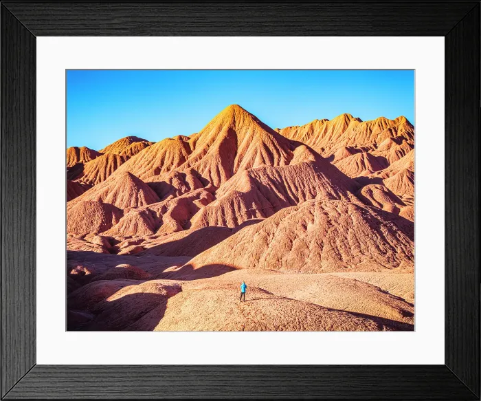 Framed Print : Photographer in the red landscape of the Labyrinth desert, Puna, Salta, Argentina. (MR) Framed Print : Photographer in the red landscape of the Labyrinth desert, Puna, Salta, Argentina. (MR)