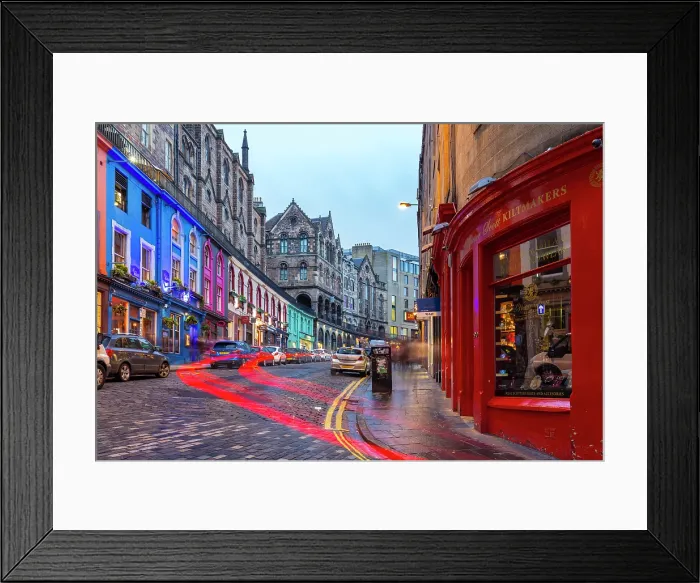 Framed Print : Victoria Street at blue hour in Edinburgh city centre. Edinburgh, Scotland, United Kingdom Framed Print : Victoria Street at blue hour in Edinburgh city centre. Edinburgh, Scotland, United Kingdom
