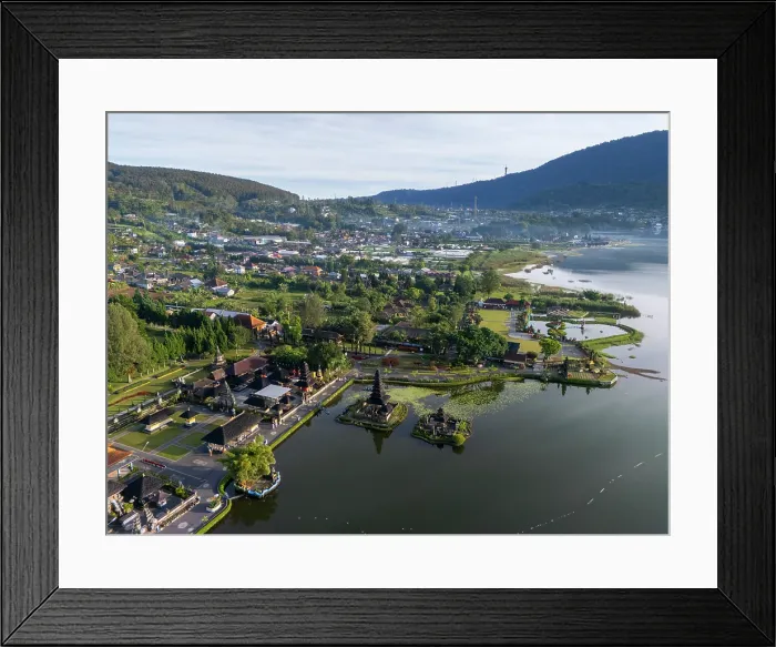 Framed Print : Ulun Danu Beratan Temple and Lake Bratan (Lake Beratan), Bali, Indonesia Framed Print : Ulun Danu Beratan Temple and Lake Bratan (Lake Beratan), Bali, Indonesia