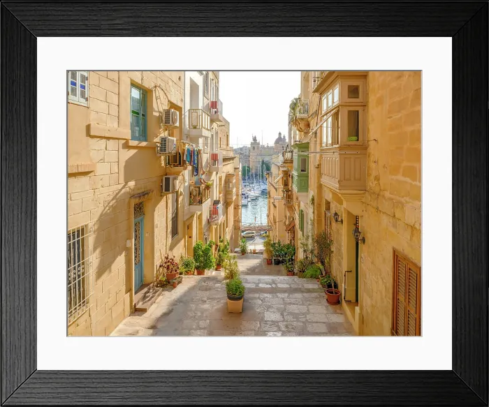Framed Print : Senglea (L-Isla) - one of the Three Cities, Typical Street Scene Senglea, Valletta, Malta Framed Print : Senglea (L-Isla) - one of the Three Cities, Typical Street Scene Senglea, Valletta, Malta