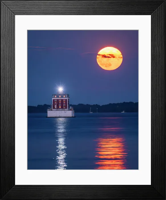 Framed Print : Full moon over New London Ledge Light in New London, Connecticut, USA Framed Print : Full moon over New London Ledge Light in New London, Connecticut, USA
