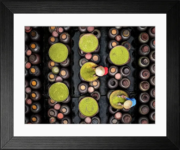 Framed Print : Workers arranging fermented soybeans in clay jars, Hanoi, Vietnam. (MR) Framed Print : Workers arranging fermented soybeans in clay jars, Hanoi, Vietnam. (MR)