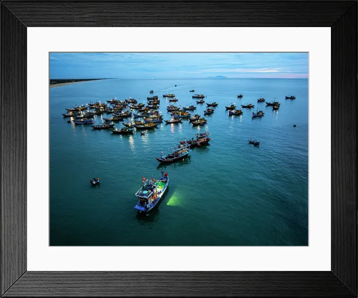 Framed Print : Fishing boat at dusk, Tam Tien, Quang Nam Province, Central Vietnam Framed Print : Fishing boat at dusk, Tam Tien, Quang Nam Province, Central Vietnam