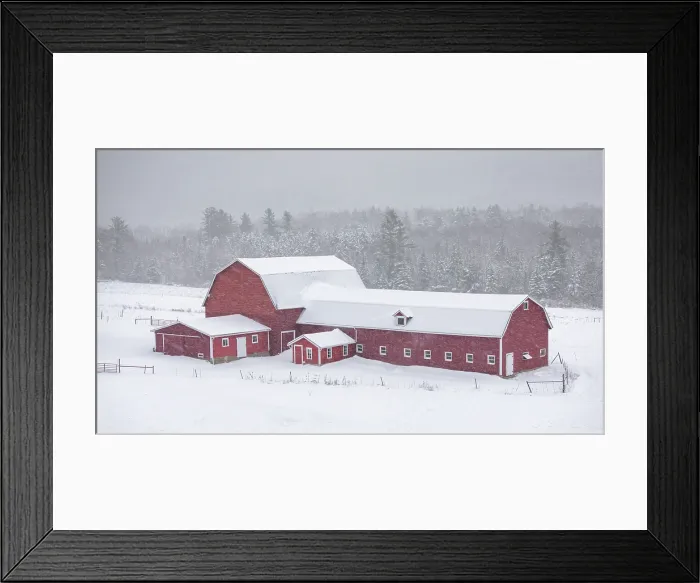 Framed Print : Red barn and dairy farm with snow falling, Green Mountains, Woodbury Center, Vermont, USA Framed Print : Red barn and dairy farm with snow falling, Green Mountains, Woodbury Center, Vermont, USA