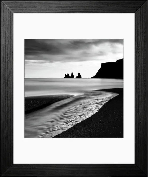 Framed Print : The black sand beach and Reynisdrangar rock stacks, Vik y Myrdal, South Iceland