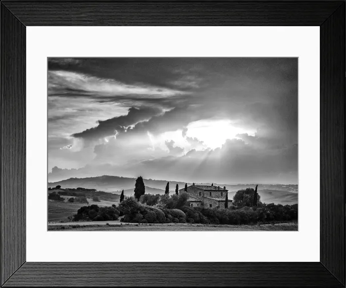 Framed Print : Farmhouse and stormy sky, Val d'Orcia, Tuscany, Italy