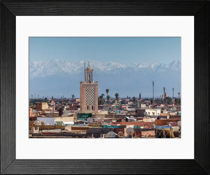Framed Print : Minaret of the Bab Debbagh mosque and the Atlas Mountains, Marrakech, Morocco Framed Print : Minaret of the Bab Debbagh mosque and the Atlas Mountains, Marrakech, Morocco