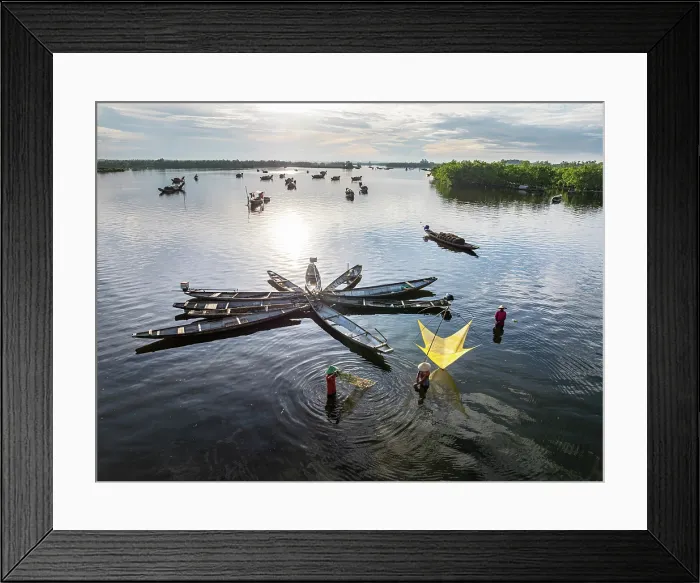Framed Print : Fishermen with traditional boats and nets, Hue, Thua Thien-Hue province, Central Vietnam. (MR) Framed Print : Fishermen with traditional boats and nets, Hue, Thua Thien-Hue province, Central Vietnam. (MR)